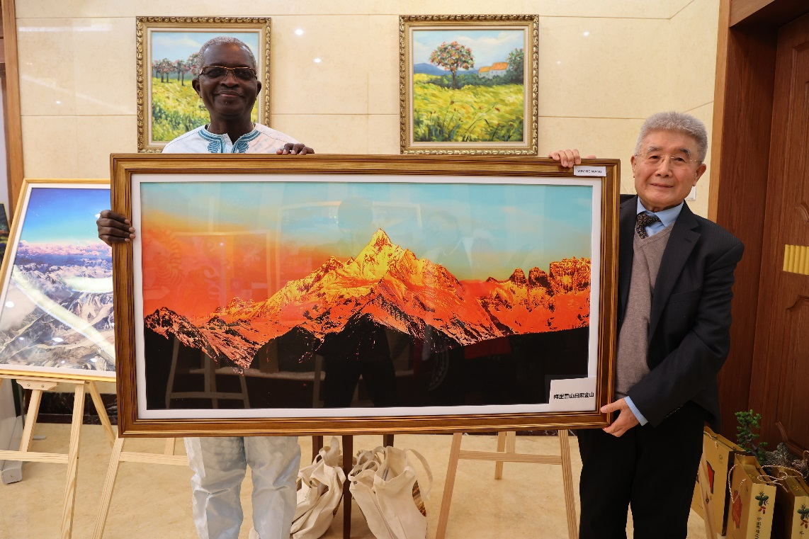 中国-贝宁名家摄影书画展在京举办 庆祝中贝复交49周年