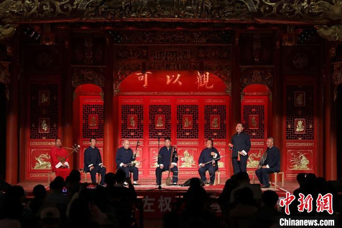 来自山西左权和武乡的盲艺人团队现场表演　中国工艺美术馆、中国非物质文化遗产馆供图