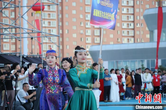 “魅力乌拉特”第七届西部民歌会深情开唱