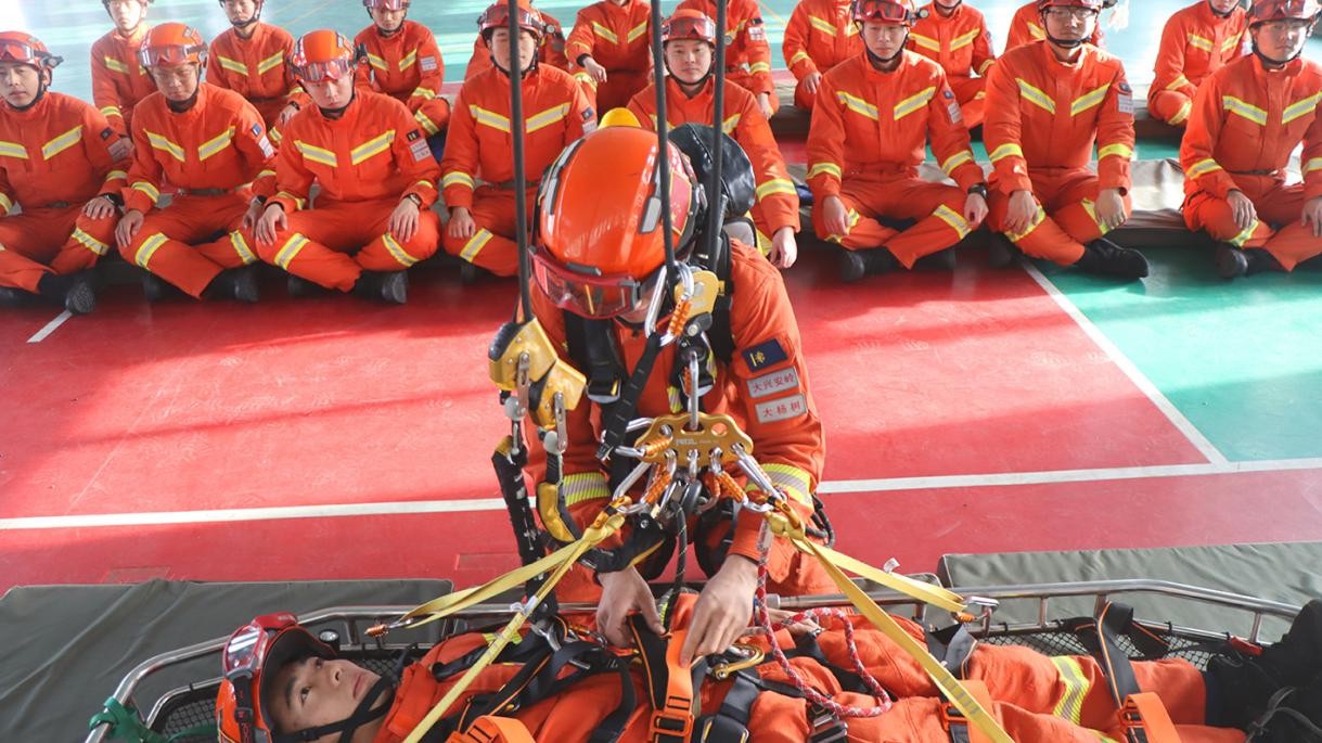 千人百日战严寒 千锤百炼砺精兵  大兴安岭森林消防大杨树大队“T”型绳索救援训练侧记 第 2 张