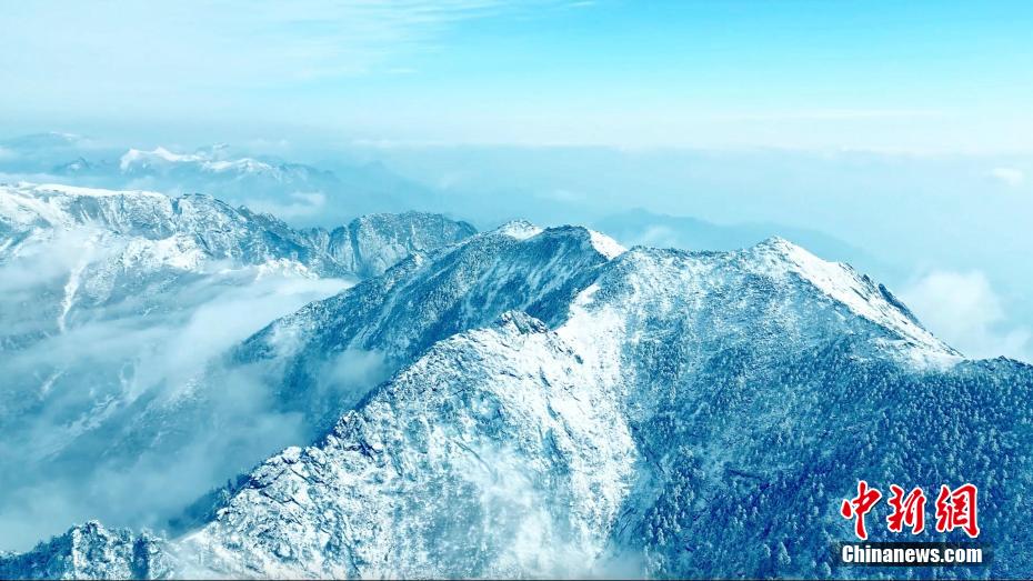 “积雪浮云端”  冬日秦岭宛若仙境