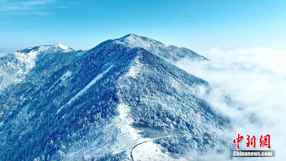 “积雪浮云端”  冬日秦岭宛若仙境